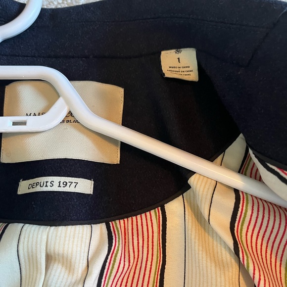 Like new Navy blue Madison Scotch Blazer, unique inner lining. Perfect for fall! - Picture 2 of 8